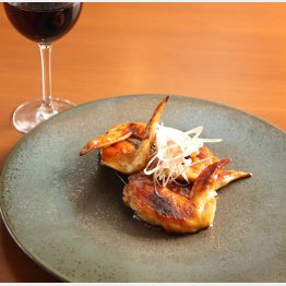 合う酒＝赤ワイン（Ｃ）日刊ゲンダイ