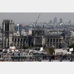 焼け落ちた大聖堂（Ｃ）ロイター