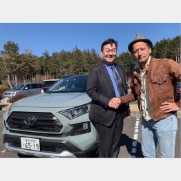 チーフエンジニア佐伯禎一さん（左）と筆者（写真）小沢コージ