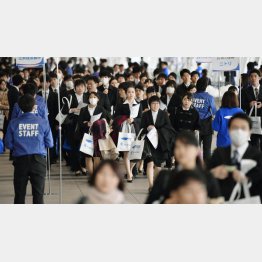 新卒の学生が二極化する（Ｃ）共同通信社