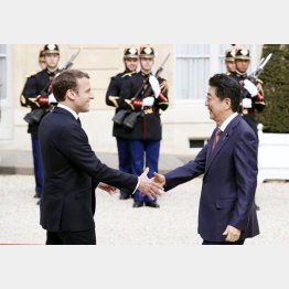 23日はマクロン仏大統領と会談する安倍首相（Ｃ）共同通信社