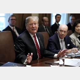 トランプ米大統領の顔色をうかがうばかり…（UPI=共同）