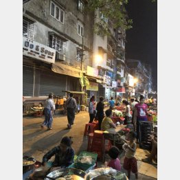 首都ヤンゴンの夜（提供写真）