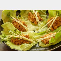 豚ひき肉とタケノコのレタス包み（Ｃ）日刊ゲンダイ