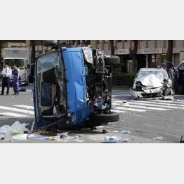 こんな悪夢を免れるために（池袋の事故現場）／（Ｃ）日刊ゲンダイ