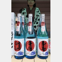 岐阜県高山市で販売される「令和」ラベルの日本酒／（Ｃ）共同通信社