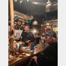 店内は骨董品であふれる（時代屋）／（提供写真）