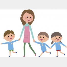 保育士さんは子供が大好き（写真:iStock）