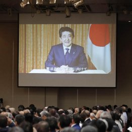 憲法改正派集会に寄せられた、安倍首相のビデオメッセージ（Ｃ）共同通信社