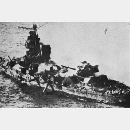 沈没してゆく「三隅」（Ｃ）共同通信社