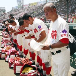 初戦負けを喫した昨夏の甲子園（Ｃ）日刊ゲンダイ