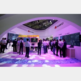 中国・天津市で始まった「世界スマート大会」での華為技術（ファーウェイ）のブース／（Ｃ）ロイター