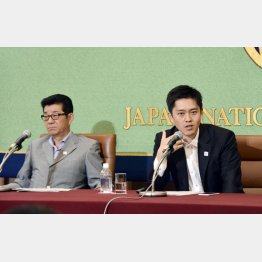大坂を〝制圧″（左から、会見する大阪維新の会代表の松井一郎大阪市長と政調会長の吉村洋文大阪府知事）／（Ｃ）共同通信社
