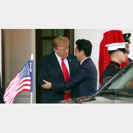すべて言いなり（安倍首相とトランプ米大統領）／（Ｃ）ロイター
