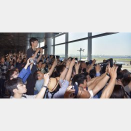 お祭りムードでいいのか（Ｃ）共同通信社