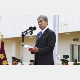 陸上自衛隊宮古島駐屯地を視察し、訓示する岩屋防衛相（Ｃ）共同通信社