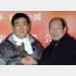 高倉健さん（左）と降旗康夫監督（Ｃ）共同通信社