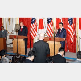 鋭い質問を連発する米メディア記者（Ｃ）ＪＭＰＡ