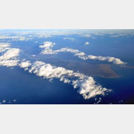 北海道羅臼町の上空から望む国後島（Ｃ）共同通信社