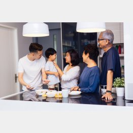 休日はたっぷり家族と過ごす（写真:iStock）