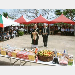 サイパン島「おきなわの塔」での犠牲者追悼式典（Ｃ）共同通信社