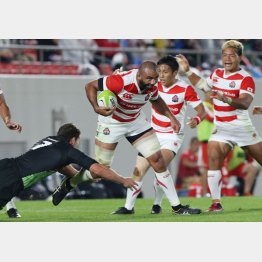 頼れる主将リーチマイケル（Ｃ）日刊ゲンダイ