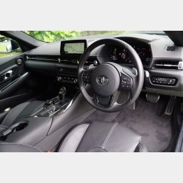 ステアリングは細身タイプを採用（写真）小沢コージ