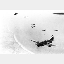 日本上空に向かう米海軍機（昭和２０年）／（Ｃ）共同通信社