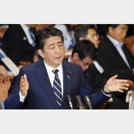 言い訳ばかり（安倍首相）／（Ｃ）共同通信社