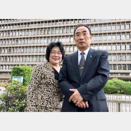 公判後に大阪地裁前で、籠池夫妻（撮影・相澤冬樹）