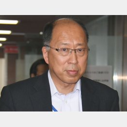 遠藤長官は麻生大臣の“お気に入り”だったが…（Ｃ）日刊ゲンダイ