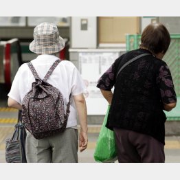 老後は不安だらけ…（Ｃ）日刊ゲンダイ