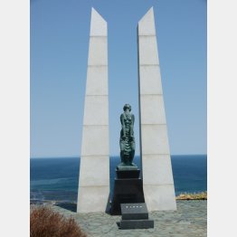 樺太島民慰霊碑（氷雪の門）／（Ｃ）日刊ゲンダイ