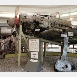 海中から引き上げられたゼロ戦（９９年）（Ｃ）共同通信社