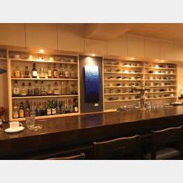 哲学カフェの会場となった「GALLERY＆CAFE BAR KLEIN BLUE」（神田神保町）／（Ｃ）日刊ゲンダイ
