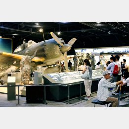 特攻隊員の写真や遺品が展示されている「知覧特攻平和会館」／（Ｃ）共同通信社