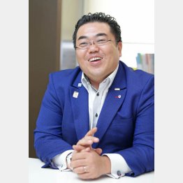 横引シャッターの市川慎次郎社長（Ｃ）日刊ゲンダイ