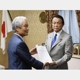 財政審の意見書も“改ざん”（Ｃ）共同通信社