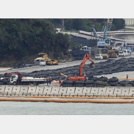 辺野古で進む沿岸部の埋め立て工事（Ｃ）共同通信社