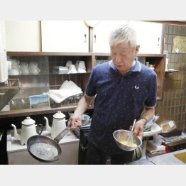 タマゴサンドを作るマスター（Ｃ）日刊ゲンダイ