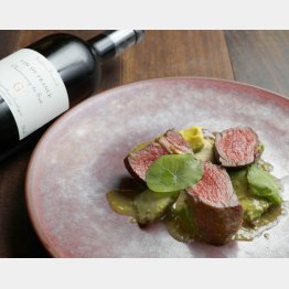 合う酒＝赤ワイン（Ｃ）日刊ゲンダイ