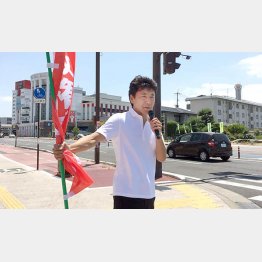毎日演説を行う犬塚直史氏（本人のフェイスブックから）