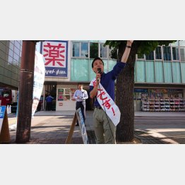 街頭演説する原田謙介氏（本人のツイッターから）