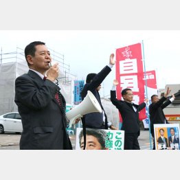 街頭演説をする山田修路候補（本人の公式HPから）