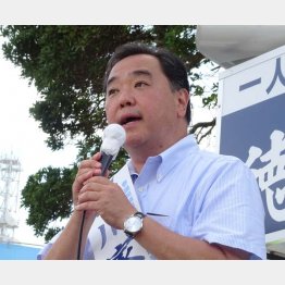 浜岡原発前で演説する徳川氏（Ｃ）日刊ゲンダイ