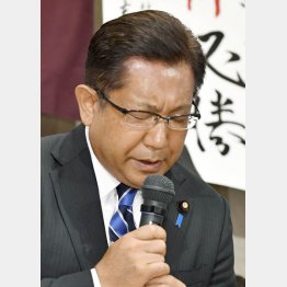 世の中甘くない（落選し、厳しい表情で敗戦の弁を述べる自民党の塚田一郎氏）／（Ｃ）共同通信社