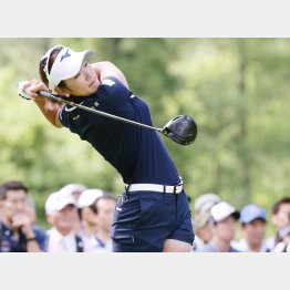 尾崎将司に師事する原英莉花（Ｃ）日刊ゲンダイ