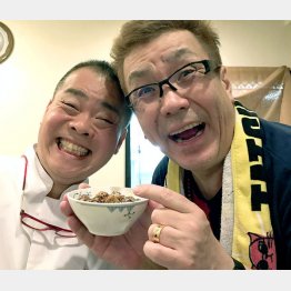 浅草「龍圓」の栖原シェフと／（提供写真）