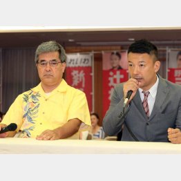 落選が確実となった野原義正候補者と会見にのぞむ、山本太郎代表（Ｃ）日刊ゲンダイ