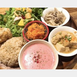 「デリ＆玄米ワンプレート」（1480円）／（Ｃ）日刊ゲンダイ
